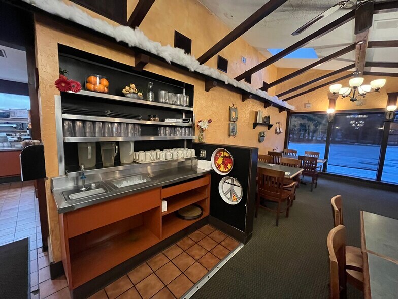 More Photos Of 406 N Main St, Thiensville Restaurant For Sale