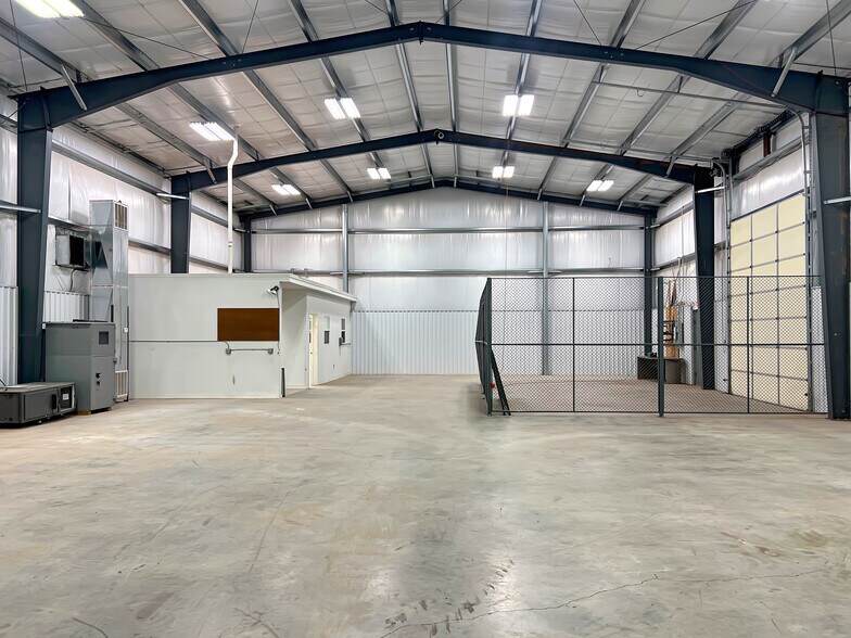 More Photos Of 614 Choctaw st, Alva Flex For Sale