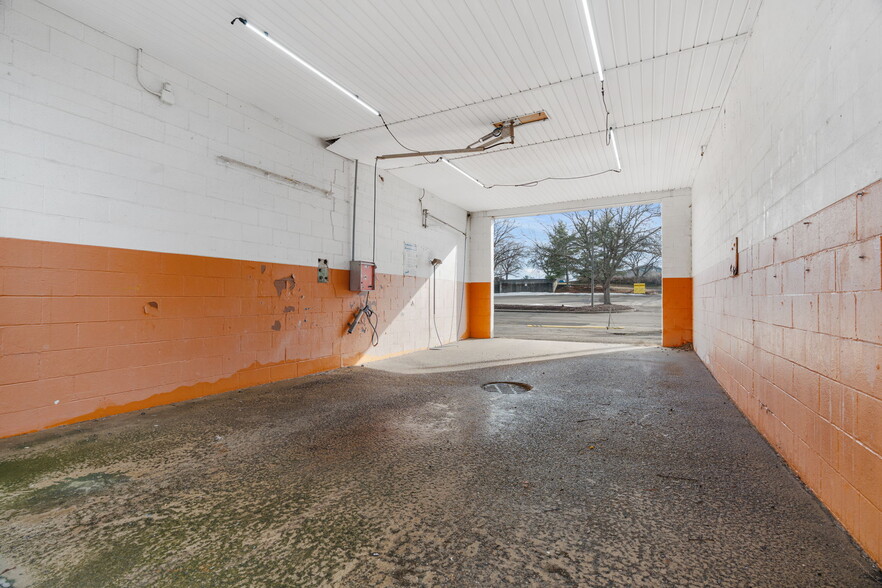 More Photos Of 1620 Keuper Blvd NE, Massillon Carwash For Sale