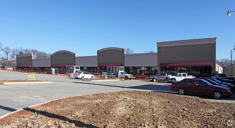 More Photos Of 2703 W Gate City Blvd, Greensboro Freestanding For Lease