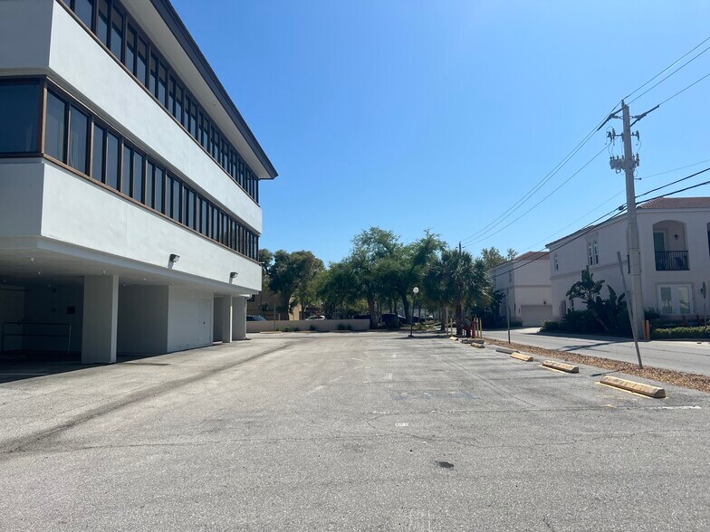 More Photos Of 420 Tamiami Trl S, Venice Medical For Sale