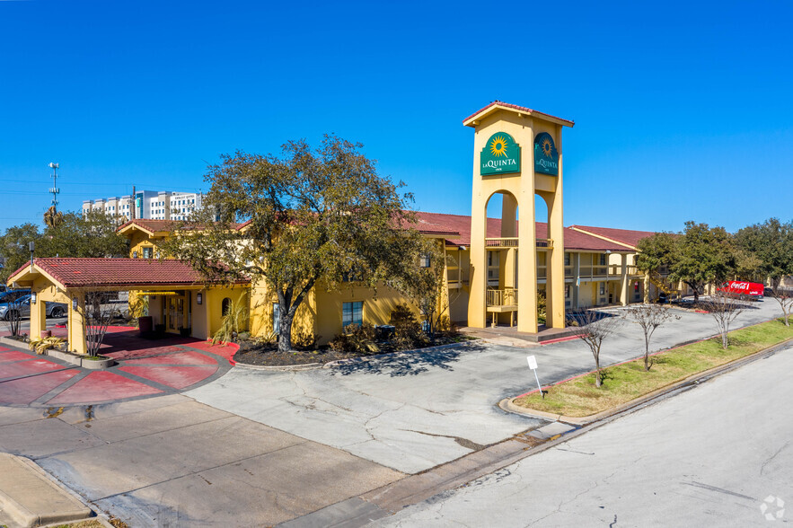 Primary Photo Of 607 Texas Avenue, College Station Hotel For Sale