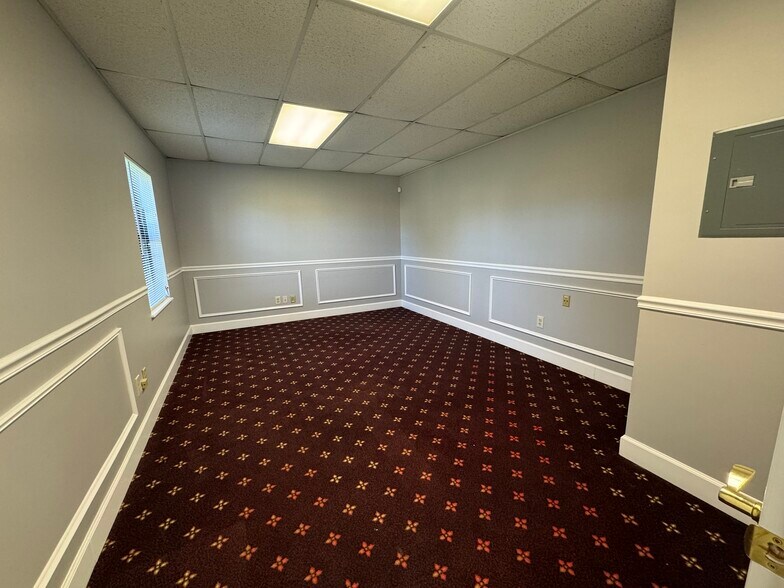 More Photos Of 550 Balmoral Cir N, Jacksonville Medical For Sale