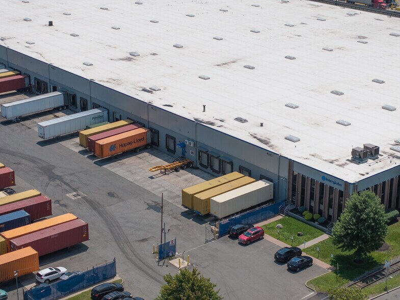 More Photos Of 2 Colony Rd, Jersey City Warehouse For Lease