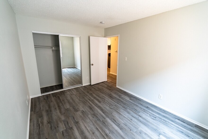 More Photos Of 311 S New Hampshire Ave, Los Angeles Apartments For Sale