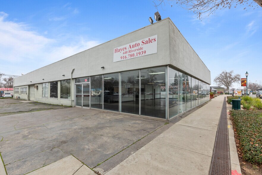 More Photos Of 440 Riverside Ave, Roseville Auto Dealership For Lease
