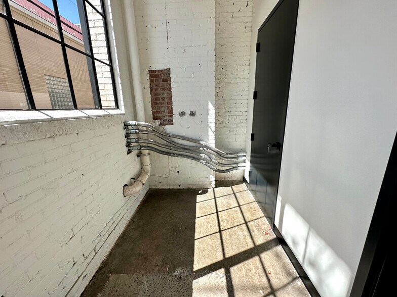 More Photos Of 801 N Broadway Ave, Oklahoma City Storefront Retail Office For Lease