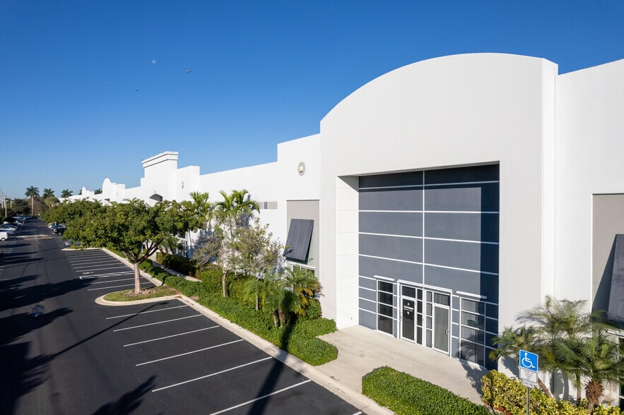 Primary Photo Of 730 S Powerline Rd, Deerfield Beach Unknown For Lease