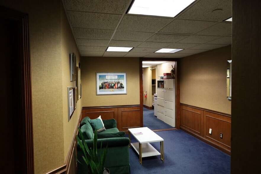 More Photos Of 1615 Forum Pl, West Palm Beach Office For Sale