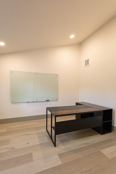 More Photos Of 521 SE 2nd St, Ocala Office For Lease