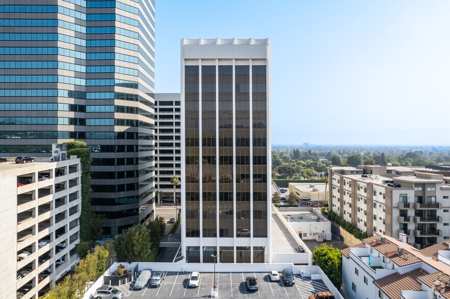 More Photos Of 15250 Ventura Blvd, Sherman Oaks Office For Lease