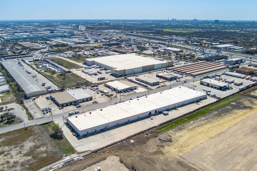 More Photos Of 4727-4751 Center Park Blvd, San Antonio Manufacturing For Lease