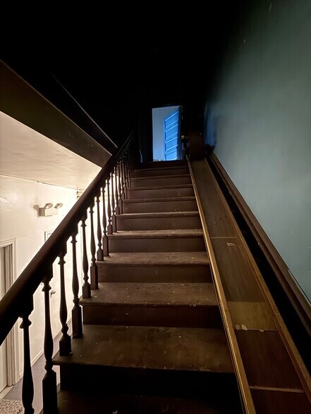 More Photos Of 431 13th St, Franklin Office For Sale