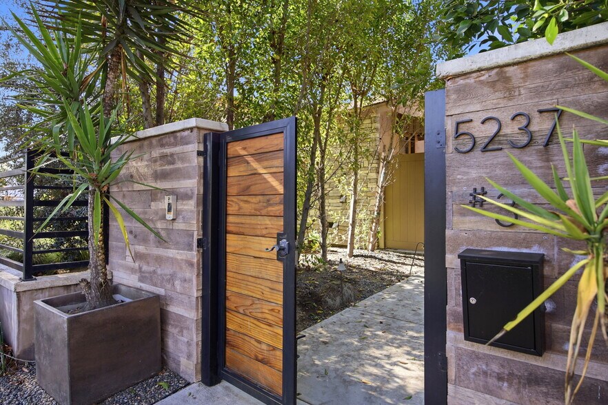 More Photos Of 5237 Topanga Canyon Blvd, Woodland Hills Multifamily For Sale