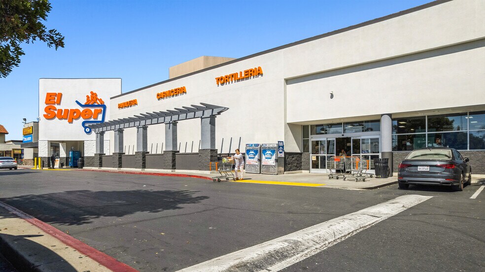 More Photos Of 2445 S Bristol St, Santa Ana Supermarket For Sale