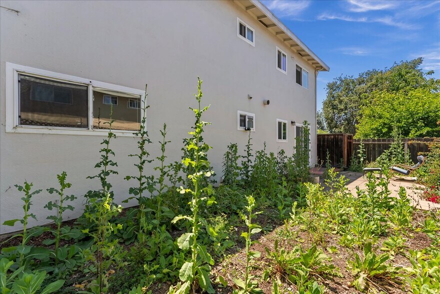 More Photos Of 227 Madrone St, Redwood City Apartments For Sale