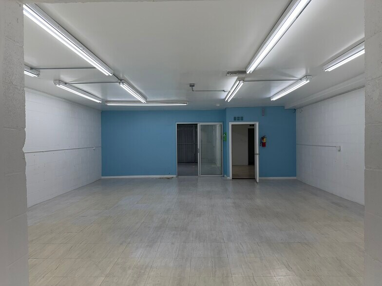 More Photos Of 1104 W Magnolia Blvd, Burbank Storefront For Sale