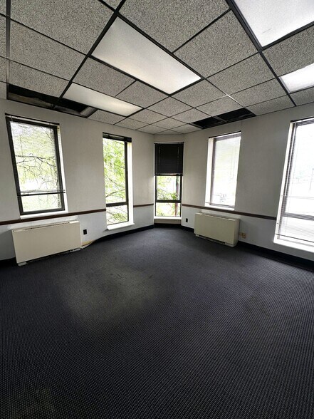 More Photos Of 441 Wolf Ledges Pky, Akron Office For Lease
