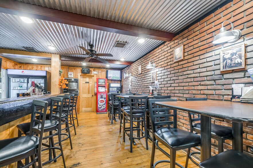 More Photos Of 617 S Washington St, New Paris Bar For Sale