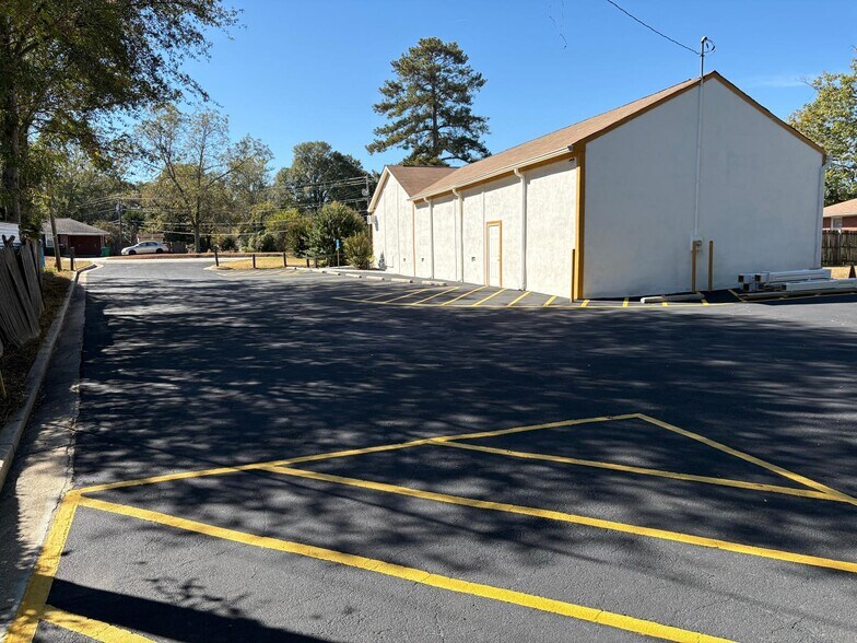 More Photos Of 5712 Redan Rd, Stone Mountain Office For Sale