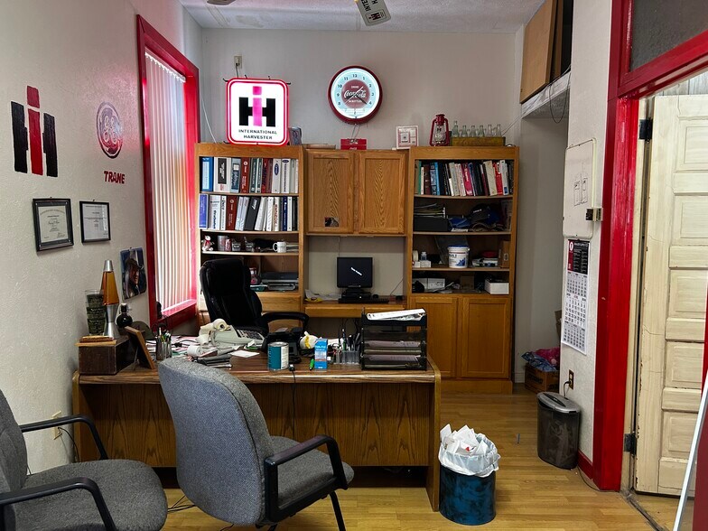 More Photos Of 600 Broadway St, Lincoln General Retail For Sale