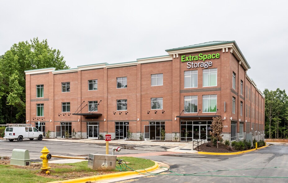 More Photos Of 1309 New Hill Rd, Holly Springs Self Storage For Lease