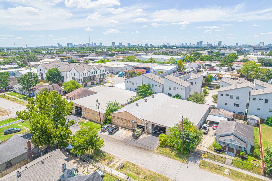 More Photos Of 1714 Hussion St, Houston Industrial For Sale