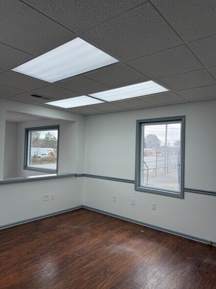 More Photos Of 2719 Huff Dr, Lawrenceville Office For Lease