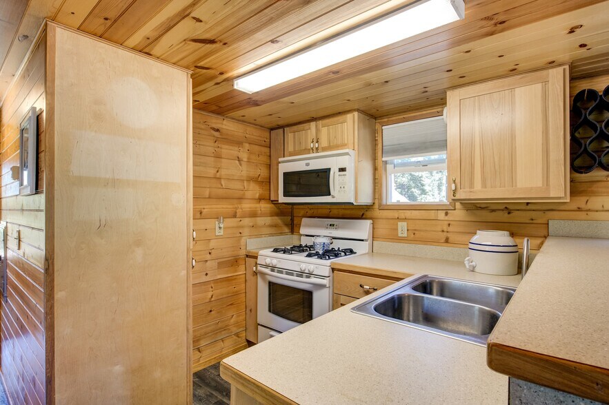 More Photos Of 61011 Cedar Crest Ln, Lakeshore Specialty For Sale