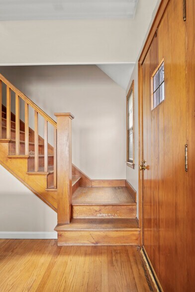 More Photos Of 322 Fairview Ave, Hudson Medical For Sale