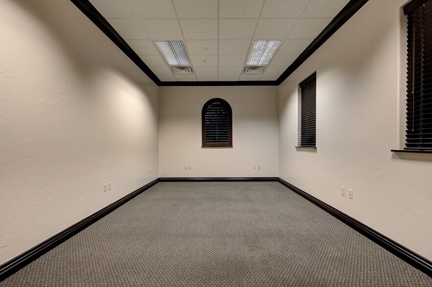 More Photos Of 4509-4513 Memorial Cir, Oklahoma City Office For Lease