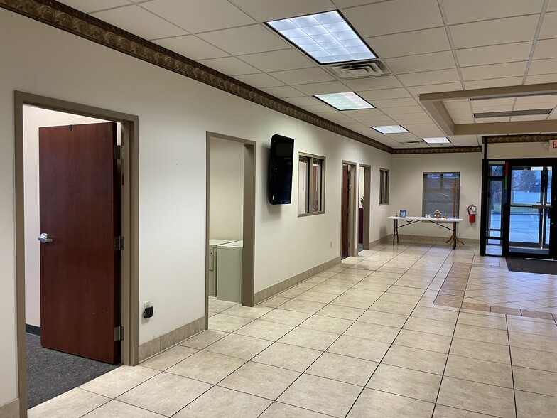 More Photos Of 7215 Riverport Plaza Dr, Louisville Freestanding For Sale