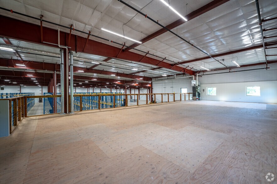 More Photos Of 10335 Naples St NE, Blaine Warehouse For Lease