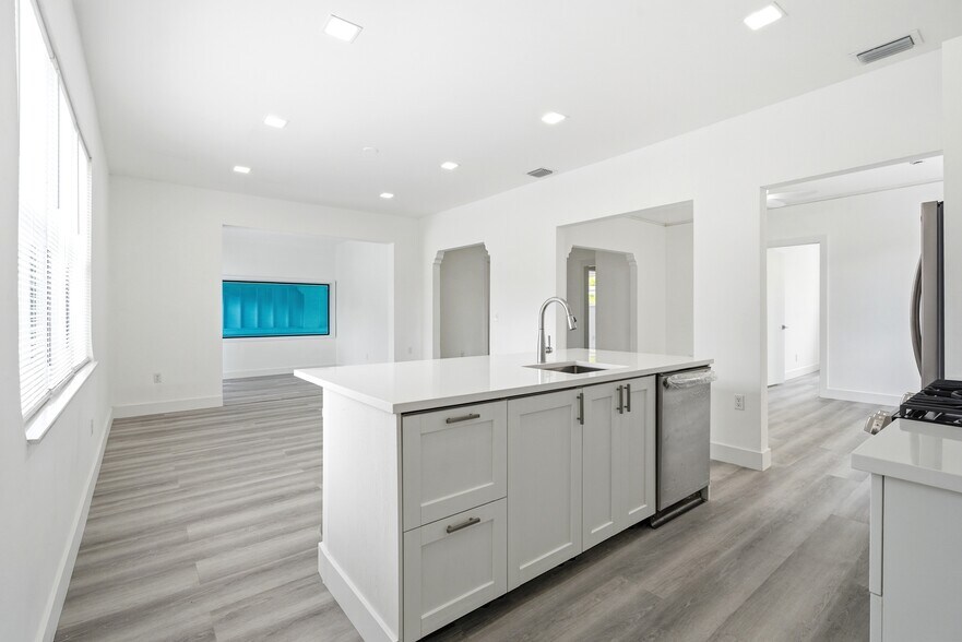 More Photos Of 340 NE 125th St, North Miami Office Residential For Sale