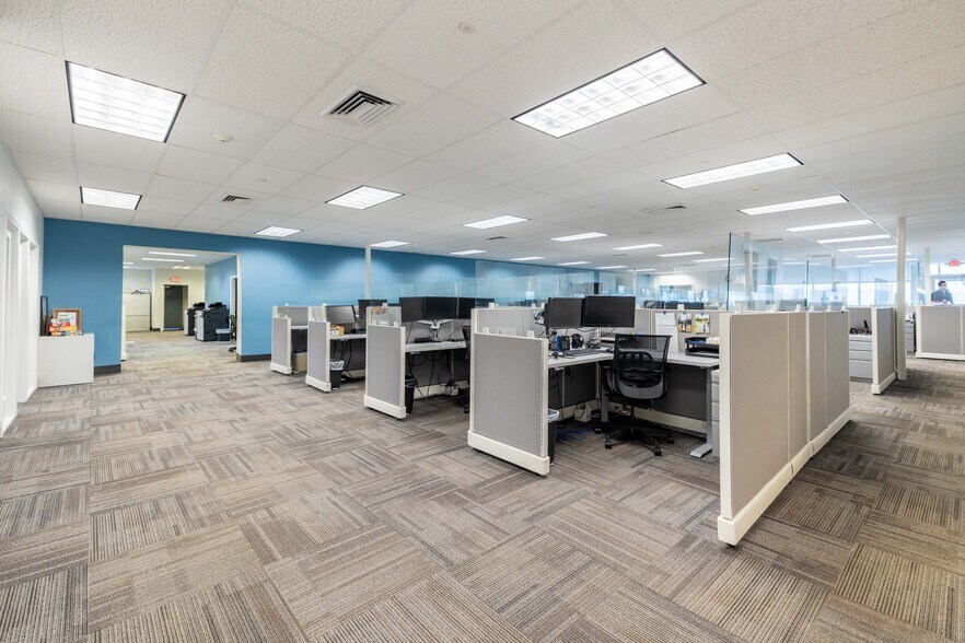 More Photos Of 1007-1011 W Huron St, Waterford Medical For Lease