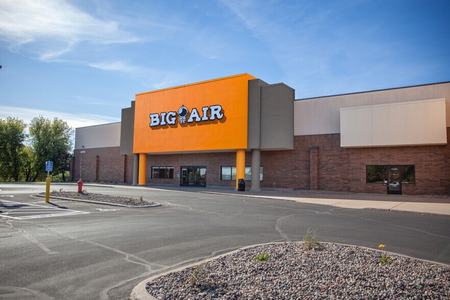 More Photos Of 14240-14290 Plymouth Ave, Burnsville General Retail For Sale