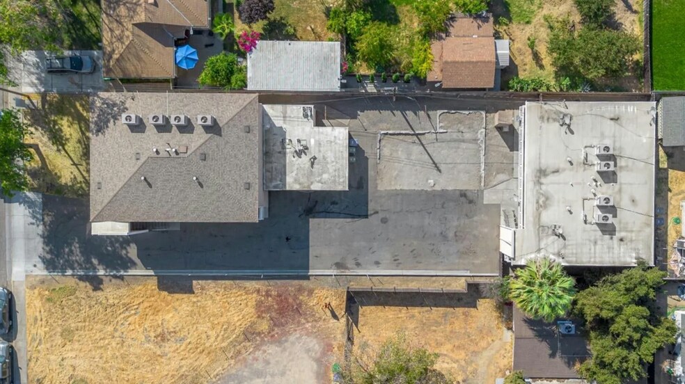 More Photos Of 218 W K St, Los Banos Apartments For Sale