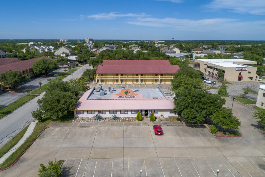 Primary Photo Of 102 Live Oak Dr, College Station Restaurant For Lease