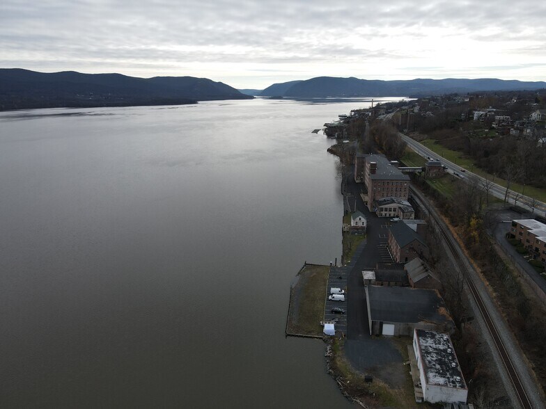 More Photos Of 302 N Water St, Newburgh Specialty For Lease