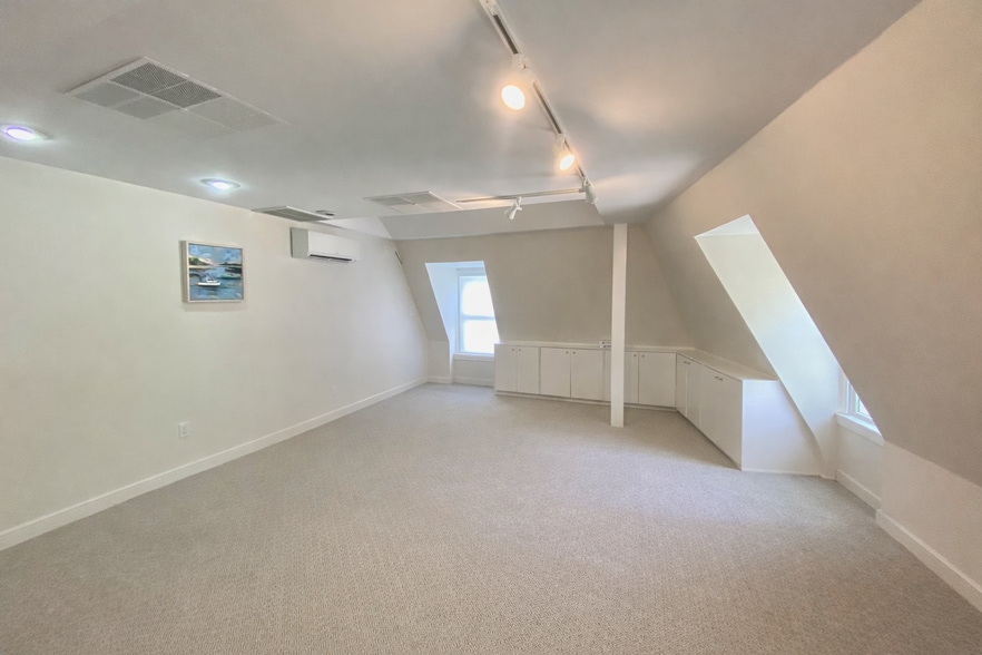More Photos Of 15 Old Beach Rd, Newport Medical For Sale