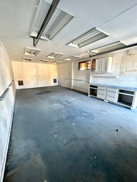 More Photos Of 2207 Lynnbrook Dr, Austin Flex For Lease