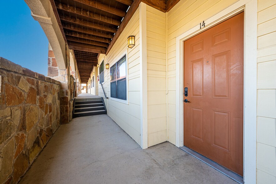 More Photos Of 2420 N 1st St, Carrizo Springs Apartments For Sale