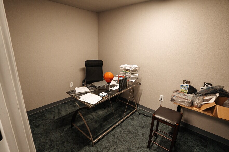 More Photos Of 8432 Park Place Blvd, Houston Office For Sale