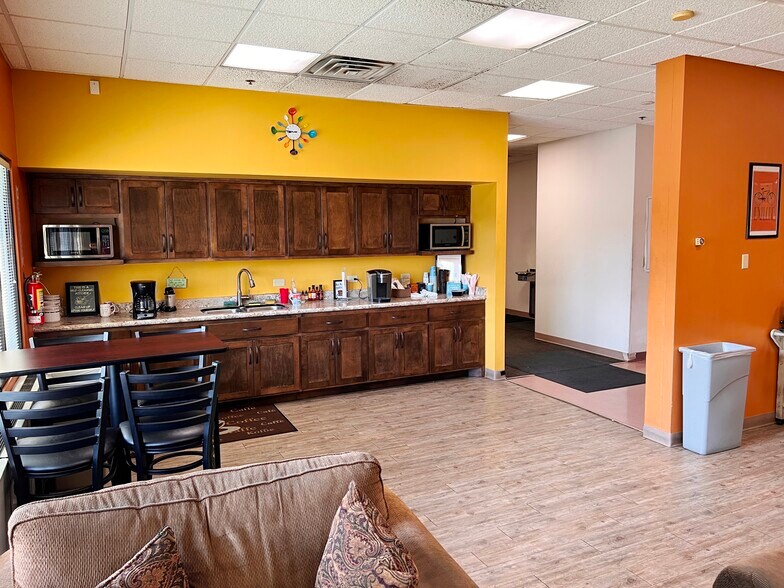 More Photos Of 506 James St, Brainerd Warehouse For Lease