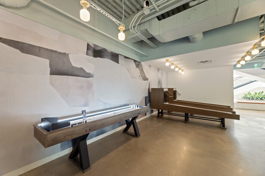 More Photos Of 8350 N Central Expy, Dallas Unknown For Lease