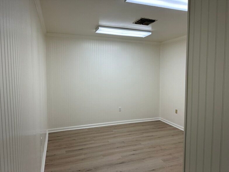 More Photos Of 2829 Needham Dr, Baton Rouge Warehouse For Lease