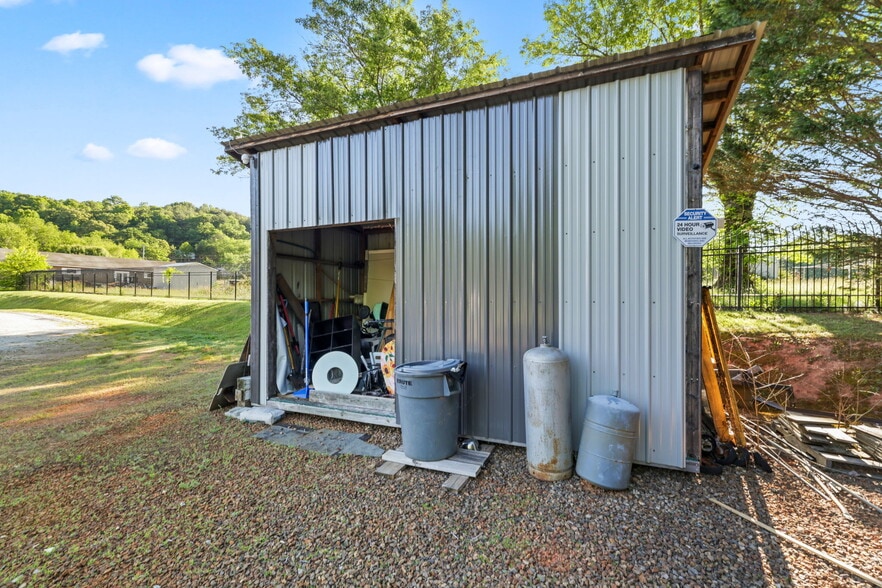 More Photos Of 310 Terrell Rd, Franklin Office For Sale