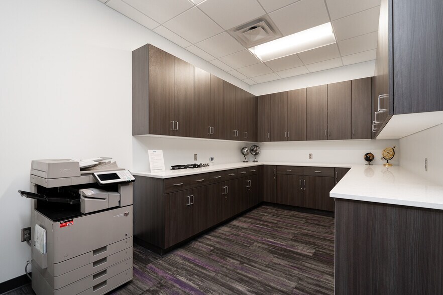 More Photos Of 2685 Vikings Cir, Eagan Office For Lease