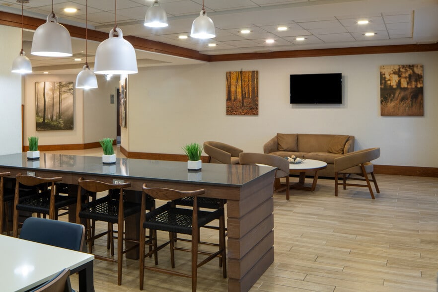 More Photos Of 2020 Sullivan Rd, Atlanta Hotel For Sale