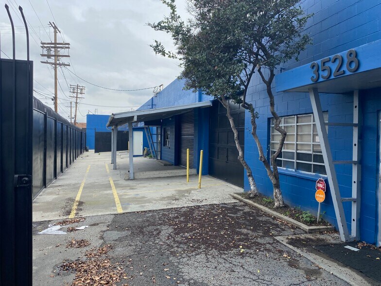 More Photos Of 3520-3540 Emery St, Los Angeles Manufacturing For Lease